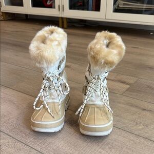 Dream Pairs Beige and Cream Winter Boots